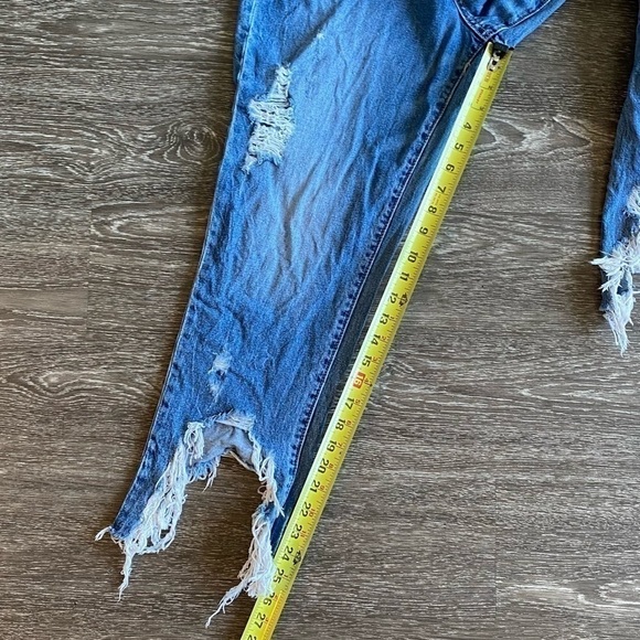 Chelsea and Violet distressed denim mom jeans.
Size 31 - Picture 11 of 14